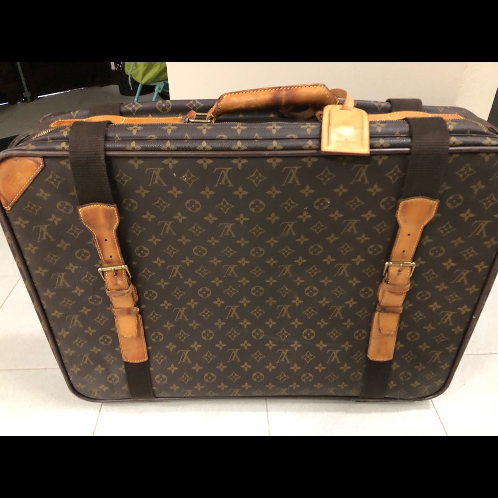 LV  VINTAGE 💯 AUTHENTIC!!